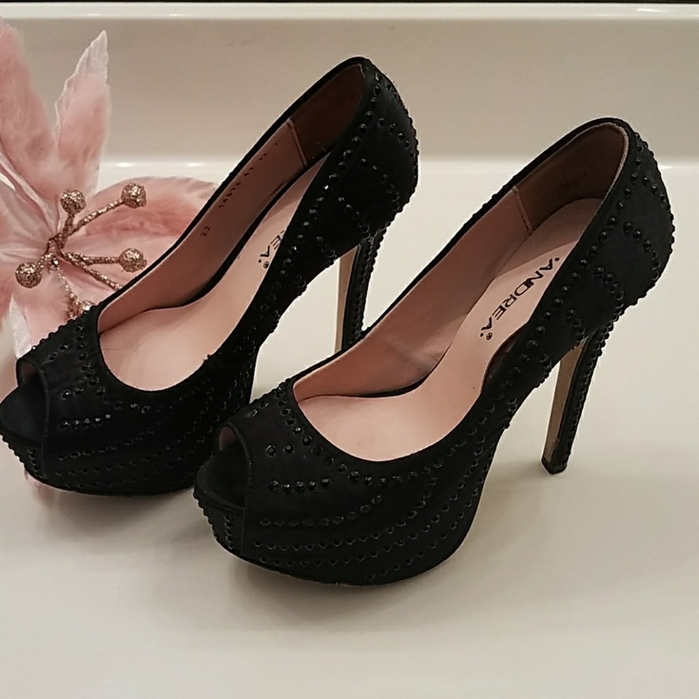 Heels - Picture 2 of 3